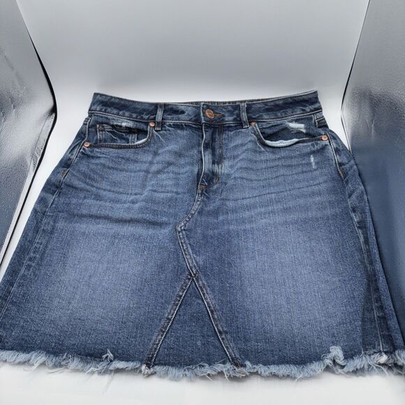 Ann Taylor Dresses & Skirts - Ann Taylor LOFT Denim Womans Skirt 17.5" L  Distressed Size 6-Pockets Waist 30"